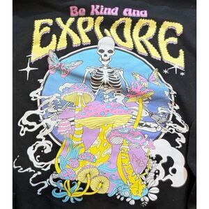Weekend Warriors Psychedelic “Be Kind and Explore” Hoodie Black Men’s M 21.5x24